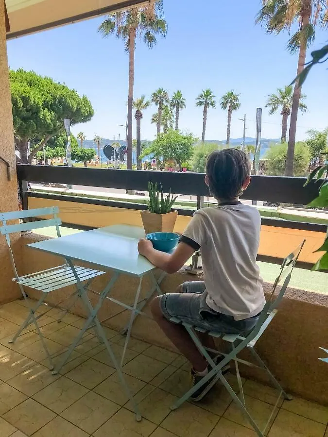 Les balcons de Bandol Centre ville avec vue mer et face à la plage